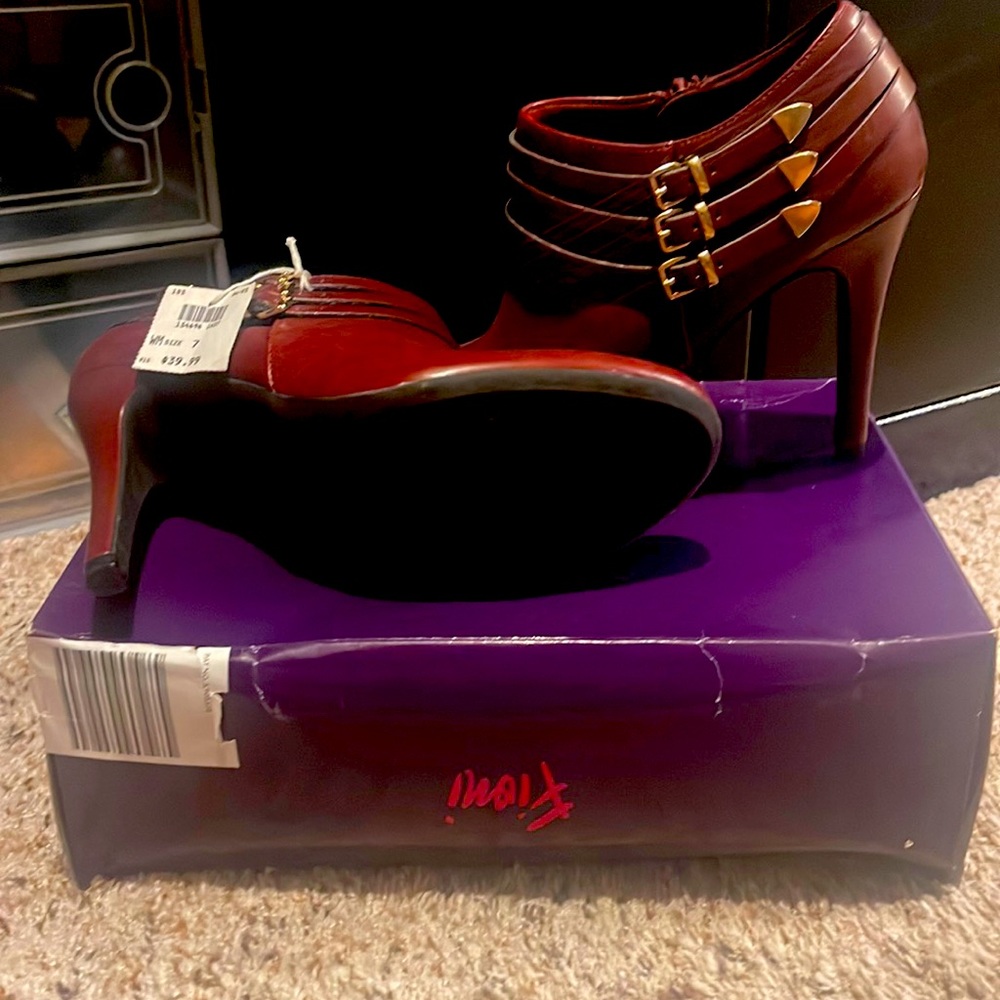 New never worn, size 7 wine bootie